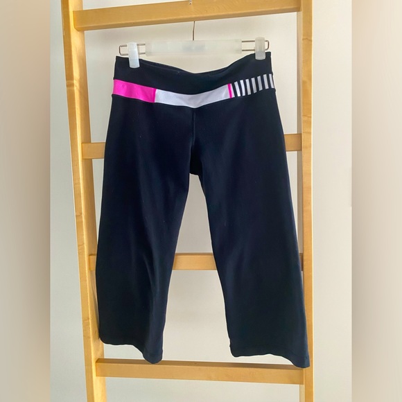 Lululemon Athletica | Cropped wide leg black yoga pants | size 6 - Picture 1 of 11